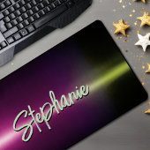 エレガントなグリーンとピンクのおおばれなモノグラム デスクマット