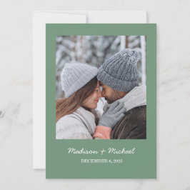 エレガントなグリーンのウィンターボタニカルリースウェディング セーブザデート