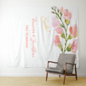 エレガントなコーラルゴールドの花柄フォトブースバックドロップ タペストリー (インサイチュ(横))