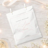 エレガントなコーラルピンクのカリグラフィーブライダルシャワー フェイバーバッグ (クリップ留めされた状態)