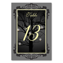 エレガントなゴシック調の装飾が施された魔法の森のフレーム テーブルナンバー