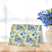 エレガントなゴールドのアクセントが付いた青いバラの模様の コテージコアスタイル サンキューカード