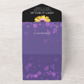 エレガントなゴールドのデイジーとパープルのグリッター ウェディング オールインワン招待状 (外側)