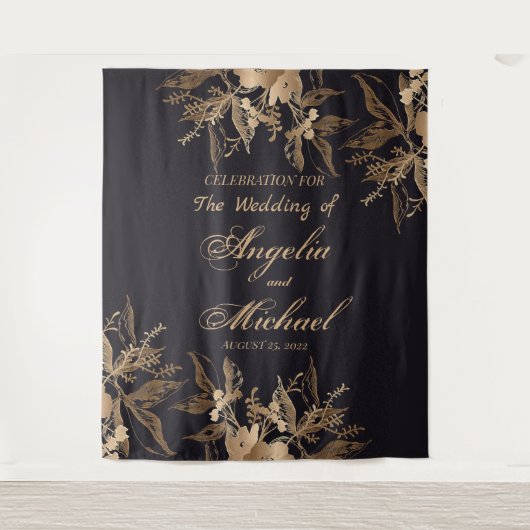 エレガントなゴールドのフェイクメタル フラワーアレンジメント ウェディング タペストリー (正面)