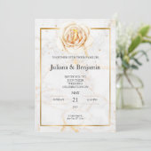 エレガントなゴールドの結婚式招待状（花のアクセント付き） 招待状 (スタンド正面)