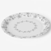 エレガントなシルバーとホワイトの結婚式・記念日パーティー ペーパープレート (アングル)