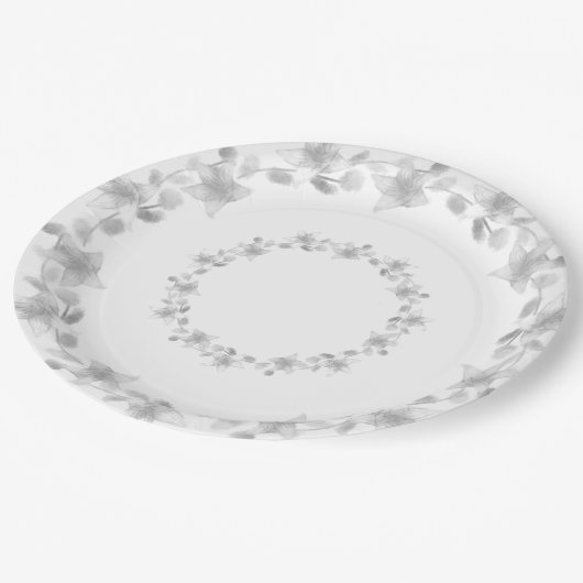 エレガントなシルバーとホワイトの結婚式・記念日パーティー ペーパープレート (アングル)