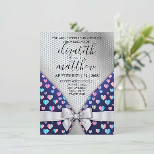 エレガントなシルバーの招待状のリボンとハートの点々 招待状 (スタンド正面)