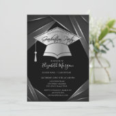 エレガントなシルバー卒業帽 黒の卒業背景 招待状 (スタンド正面)