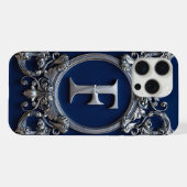 エレガントなシルバーFモノグラム iPhoneケース (裏面横)