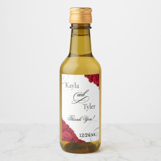 エレガントなスクリプトの赤いバラのウェディング ワインラベル (正面)