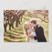 エレガントなスクリプトゴールドのブッシュ フローラル ウェディング ディテール エンクロージャーカード (裏面)