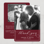 エレガントなスクリプト バーガンディ モダン ウェディング フォト サンキューカード (正面/裏面)