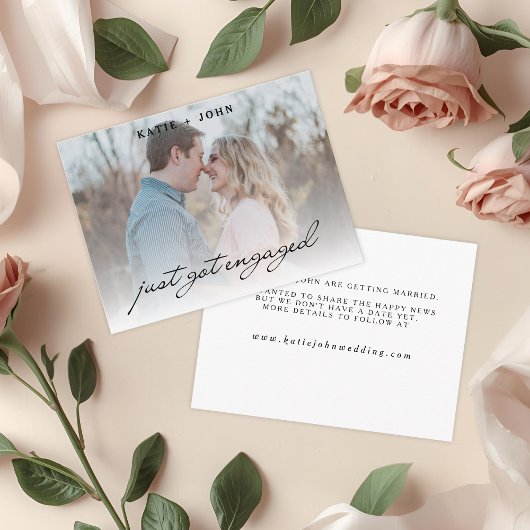 エレガントなスクリプト 婚約しました 結婚式 写真 案内ポストカード