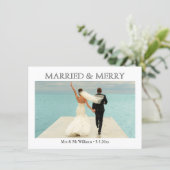 エレガントなスクリプト 結婚して楽しい新婚夫婦の写真 シーズンカード (スタンド正面)