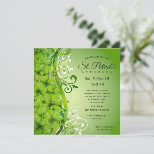 エレガントなセントパトリックデーのシャムロックとスクロール 招待状 (スタンド正面)