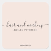 エレガントなタイポグラフィでピンクの髪のメイクアップ スクエアシール (正面)
