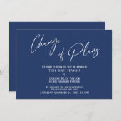 エレガントなタイポグラフィー 予定変更 ネイビーカード 招待状 (正面/裏面)