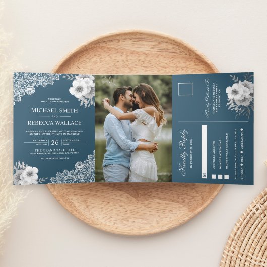 エレガントなダスティブルーの花柄レースの結婚式の写真 三つ折り招待状