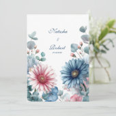 エレガントなダスティーブルーとピンクのガーベラデイジーとユーカリ 招待状 (スタンド正面)