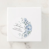 エレガントなダスティーブルーの花のブライダルシャワー フェイバータグ (インサイチュ)