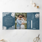 エレガントなダスティーブルーの花柄レースの結婚式の写真 三つ折り招待状 (内部)