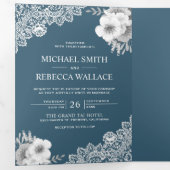 エレガントなダスティーブルーの花柄レースの結婚式の写真 三つ折り招待状 (内部最初)
