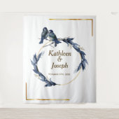 エレガントなダスティーブルーの鳥の白い結婚式の背景 タペストリー (正面)