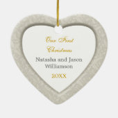 エレガントなダマスク織の初めてのクリスマスの写真のオーナメント セラミックオーナメント (裏面)