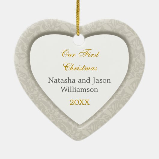 エレガントなダマスク織の初めてのクリスマスの写真のオーナメント セラミックオーナメント (裏面)