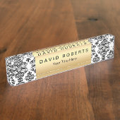 エレガントなダマスク織パターンモダンな金ゴールドのラベル デスクネームプレート (側面)