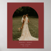 エレガントなダークレッドの結婚式 カップル フォト アーチ ポスター (正面)