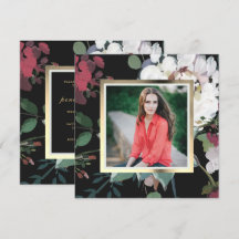 エレガントなダーク フラワーの卒業パーティー写真