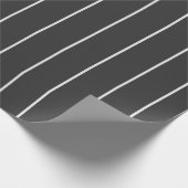 エレガントなチャコールグレーとホワイトのピンストライプパターン ラッピングペーパー (角)