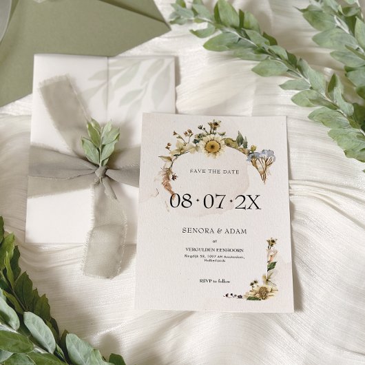 エレガントなドライフラワーのリース ウェディング セーブザデート