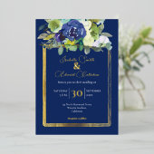 エレガントなネイビーとホワイトの水彩ローズ フラワーバウケ 箔招待状 (立ち正面)
