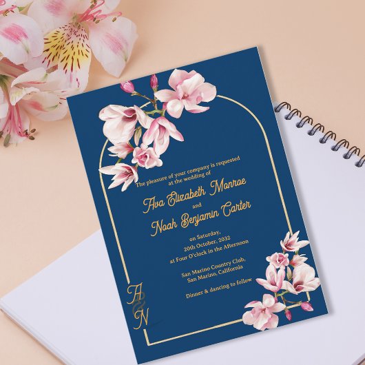 エレガントなネイビーブルーのマグノリアフラワーの結婚式 招待状