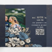 エレガントなネイビーブルーの花柄の写真&RSVP ウェディング 三つ折り招待状 (内部中)