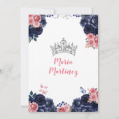 エレガントなネイビーブルーの蝶のピンクの花のミス・キンセ 招待状 (裏面)