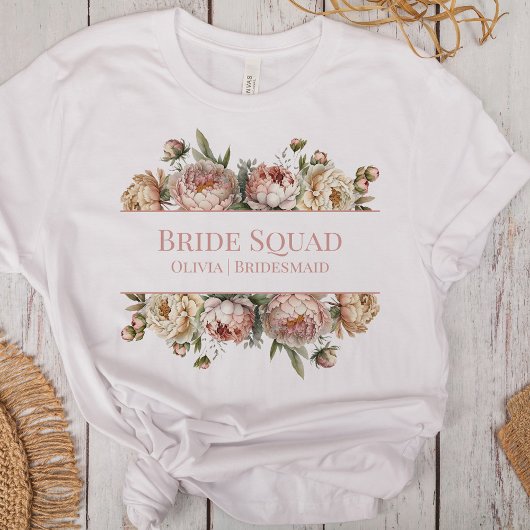 エレガントなバラ色のダスティーローズ ピオニー ブライダルスクワッド Tシャツ