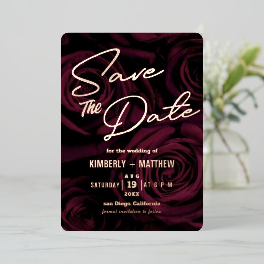 エレガントなバーガンディゴールドのSave the date ウェディング 箔招待状 (立ち正面)