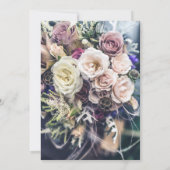 エレガントなパープルの花のウェディング 招待状 (裏面)