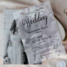 エレガントなパープルフラワーのカリグラフィー結婚式