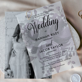 エレガントなパープルフラワーのカリグラフィー結婚式 ベラム紙招待状