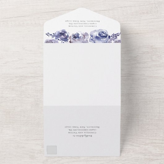 エレガントなパープルローズの花束 ウインターバージョンのイブニングウェディング オールインワン招待状 (外側)