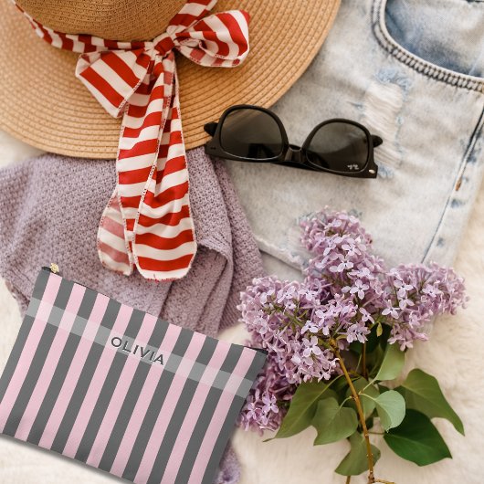 エレガントなピンクとグレーのストライプ ミニマルカスタム アクセサリーポーチ