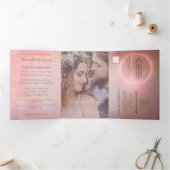 エレガントなピンクのカリグラフィーカスタム写真ウェディング 三つ折り案内状 (内部)