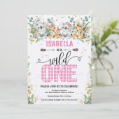 エレガントなピンクのギンガムサファリ ワイルドワン 1歳の誕生日 招待状 (スタンド正面)