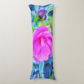 エレガントなピンクのハイビスカスと波打つ青い葉 ボディピロー (正面縦)