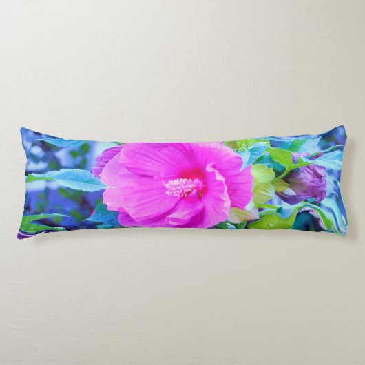 エレガントなピンクのハイビスカスと波打つ青い葉 ボディピロー (正面)